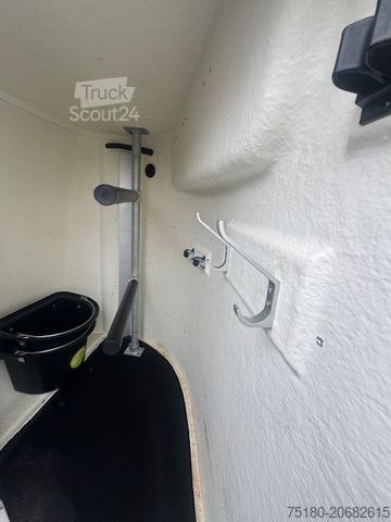 At taşıma römorku BUECKER TRAILER Careliner Alu 2 Pferdeanhänger 2,4t 1.Hand