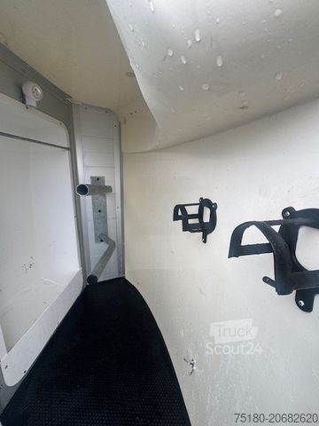 At taşıma römorku HUMBAUR Xanthos Aero 2 Pferdeanhänger 2,4t SK Vollalu