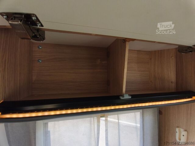 Daļēji integrēta kemperis SUNLIGHT T 69 S, Quensbett, SAT, Hubbett, Navi,1 Hand
