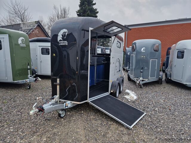 Vans pour chevaux Cheval Liberté Touring XL Sattelschrank Frontexit