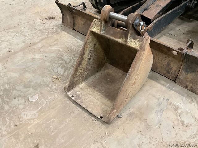 Mini bager JCB 16 C-1