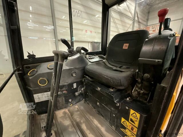 Mini bager JCB 16 C-1