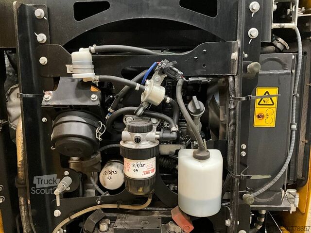 Mini bager JCB 16 C-1