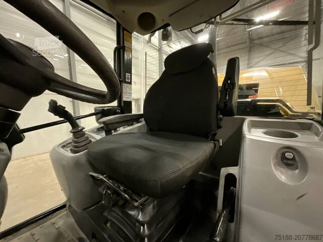 Nakladalnik CAT 906 M