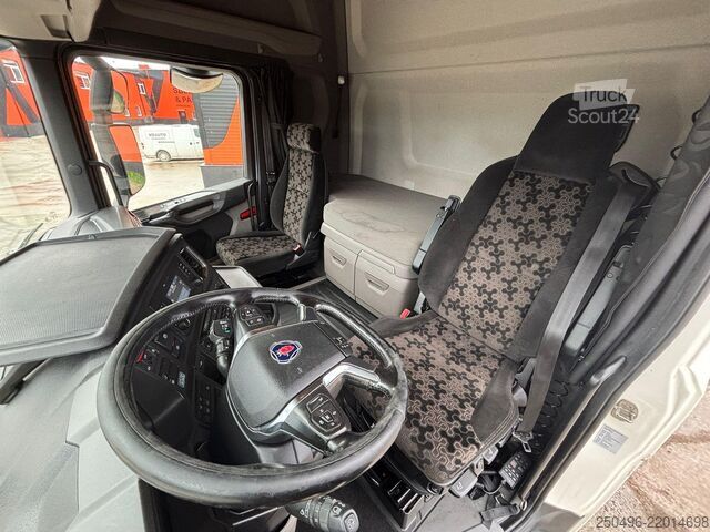 Стандартний трактор Scania R410 6x2