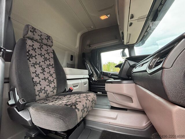 Стандартний трактор Scania R410 6x2