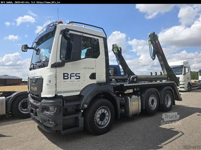 Самосвал MAN TGS (TG3) 26.440 6x2-4 BL CH HIAB