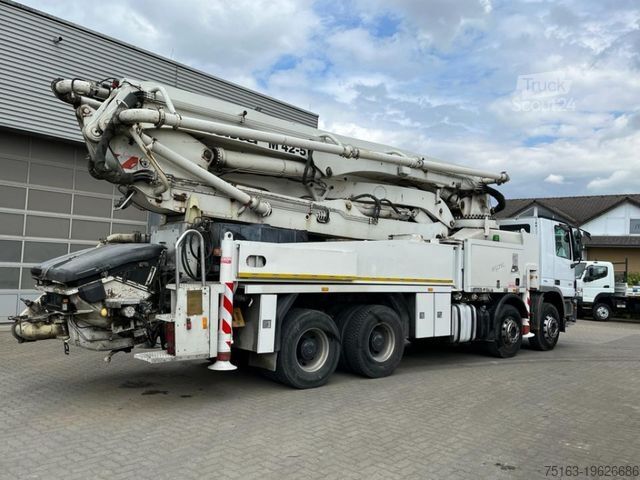 Beton pompası kamyonu MERCEDES-BENZ Actros 3241 B 8x4 Betonpumpe Putzmeister 42m