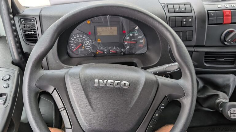 Kancalı kaldırma kamyonu IVECO 160E28