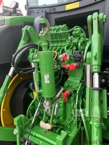 Трактор John Deere 6R 250