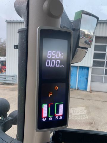 Трактор John Deere 6R 250