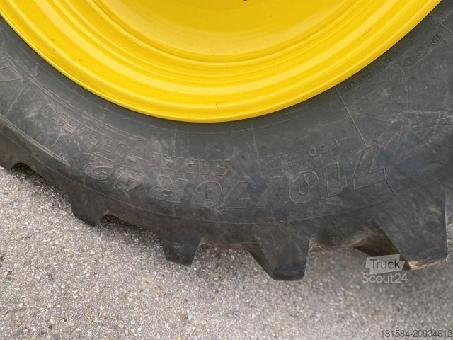 Трактор John Deere 6R 250