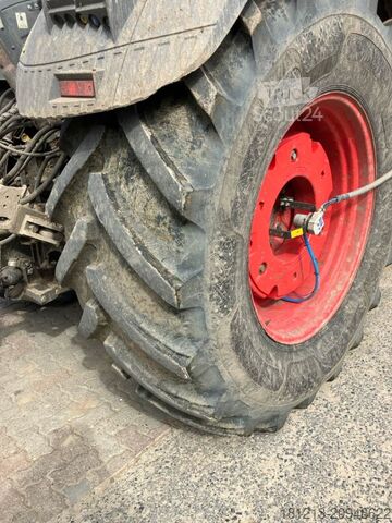 Machine agricole FENDT 826 Vario S4 Profi Plus