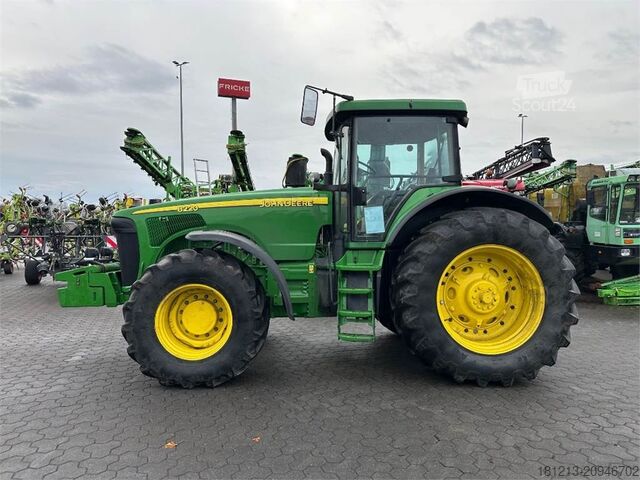 Máquina agrícola JOHN DEERE 8220 Powershift