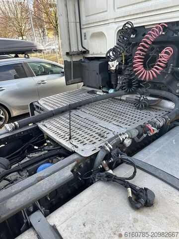 Camion de matières dangereuses DAF XF 440FT Voll ADR mit Kompressor 