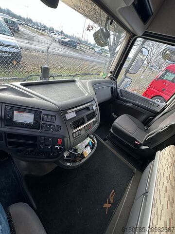 Camion de matières dangereuses DAF XF 440FT Voll ADR mit Kompressor 