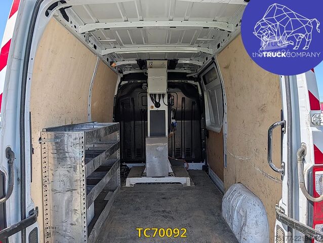 Løfteplatform Renault Master 145.35 nacelle klubb