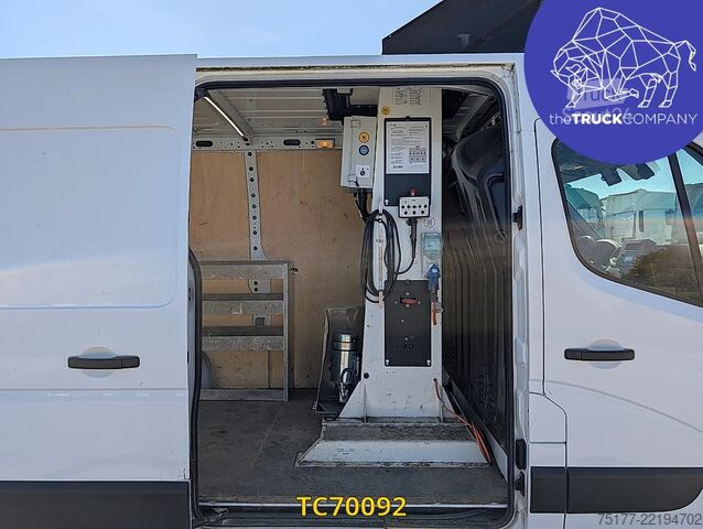 Løfteplatform Renault Master 145.35 nacelle klubb
