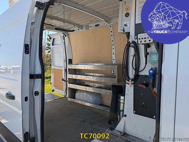 Løfteplatform Renault Master 145.35 nacelle klubb
