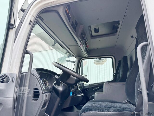 Бортовой грузовик Mercedes-Benz Atego 1530 L 4x2 Atego 1530 L 4x2 mit LBW Dhollandia