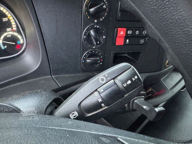 Бортовой грузовик Mercedes-Benz Atego 1530 L 4x2 Atego 1530 L 4x2 mit LBW Dhollandia