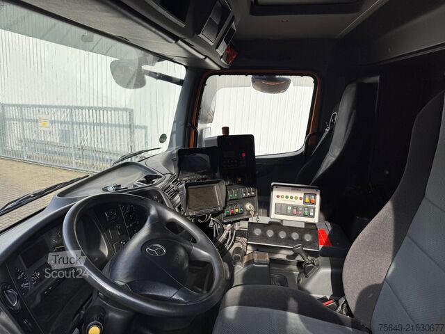 Special purpose truck Mercedes-Benz Axor 1829 4x2 Axor 1829 4x2, Zweiweg Z200, Kehrmaschine Faun Viajet 6H