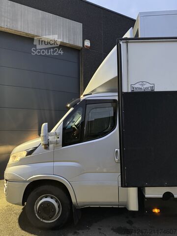 Transport voiture fermé Iveco Daily