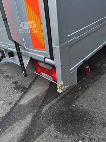 Transport voiture fermé Iveco Daily