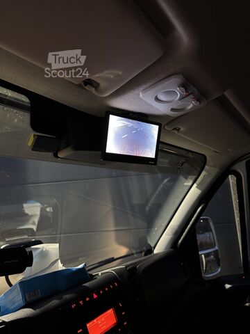 Transport voiture fermé Iveco Daily