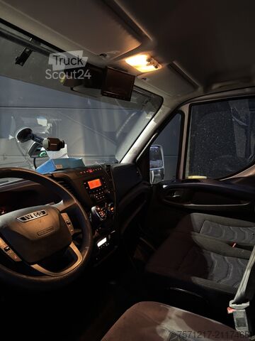 Transport voiture fermé Iveco Daily