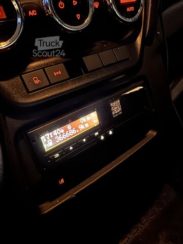 Transport voiture fermé Iveco Daily