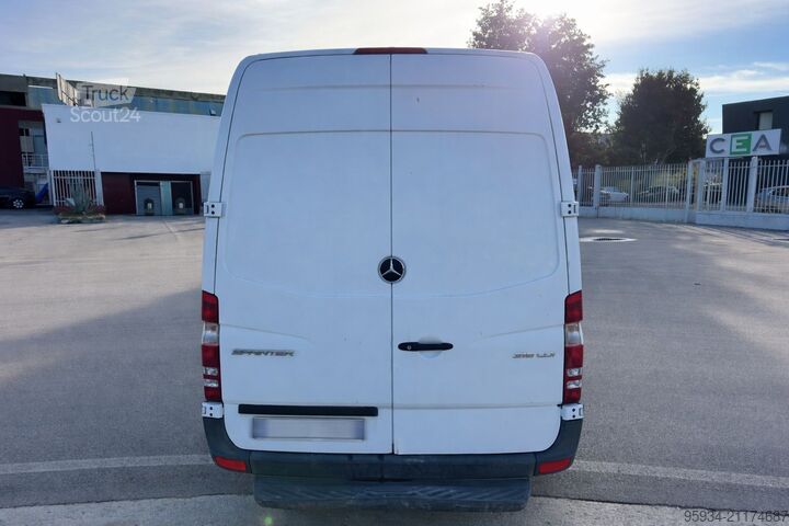 Fourgon tôlé Mercedes-Benz sprinter 319