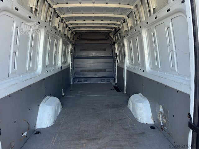 Fourgon tôlé Mercedes-Benz sprinter 319