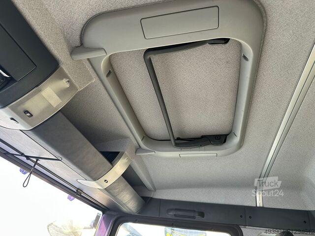 Gru montata su autocarro MAN TGA 33.400 6x4 +Hiab