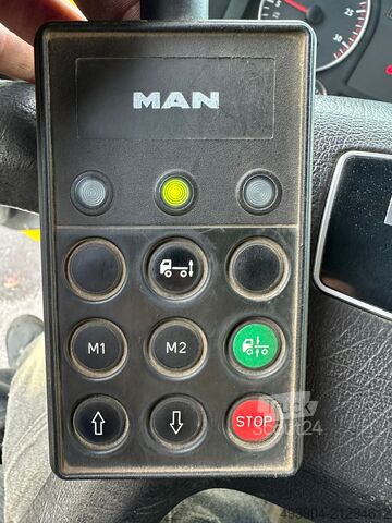 Gru montata su autocarro MAN TGA 33.400 6x4 +Hiab