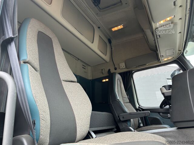 Standard-SZM Volvo FM 330 Globetrotter / 742 dkm / VEB+ / Spoilers...