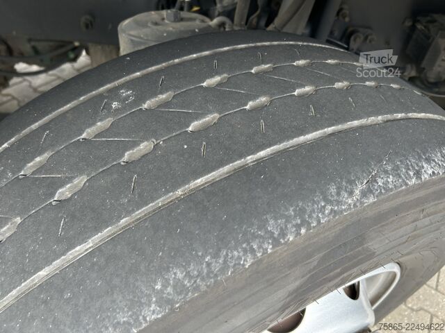 Standard-SZM Volvo FM 330 Globetrotter / 742 dkm / VEB+ / Spoilers...