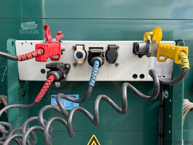 Nutzfahrzeug Schmitz Cargobull 3Achs MEGA VARIOS Liftachse TÜV11 26 Top Reifen