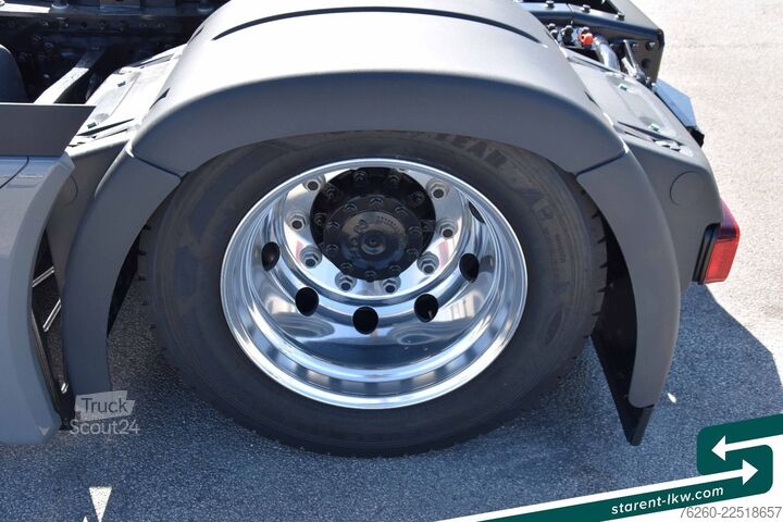 Nagy térfogatú nyergesvontató MAN TGX 18.520 Low Deck Hubsattelk. D30 Retar. MIETE