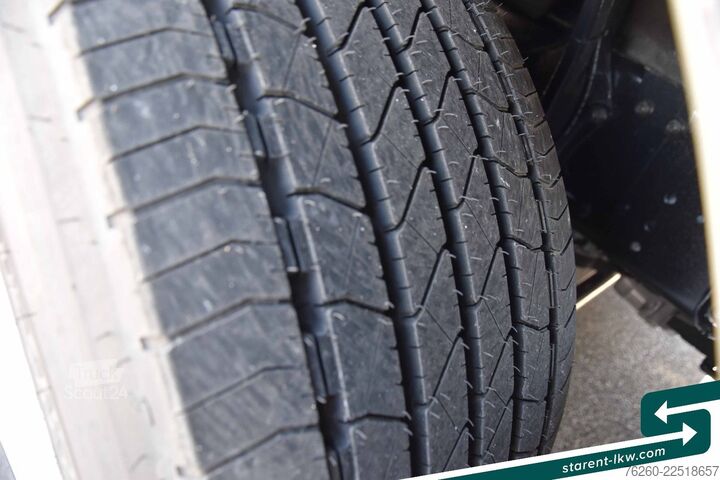 Nagy térfogatú nyergesvontató MAN TGX 18.520 Low Deck Hubsattelk. D30 Retar. MIETE