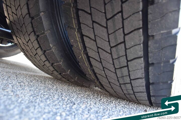 Nagy térfogatú nyergesvontató MAN TGX 18.520 Low Deck Hubsattelk. D30 Retar. MIETE