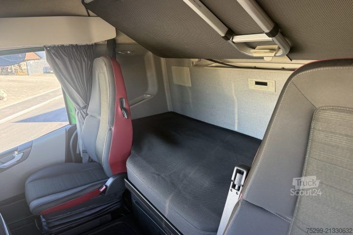 Hűtős teherautó Volvo FH-460 6x2R Carrier / Swiss-Vehicle