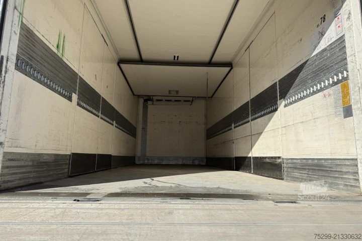 Hűtős teherautó Volvo FH-460 6x2R Carrier / Swiss-Vehicle