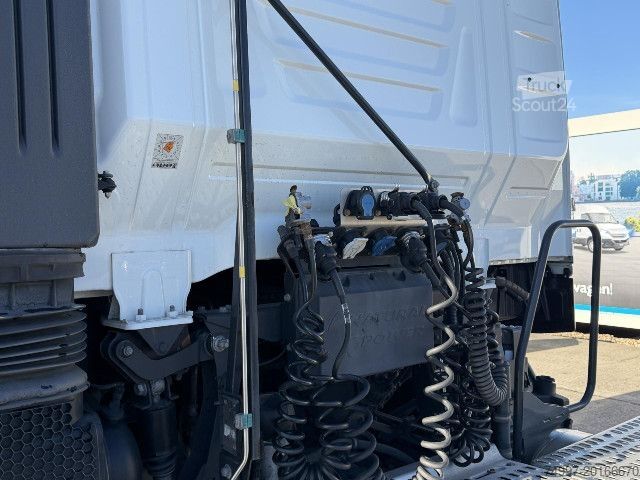 Standard tractor unit IVECO AS440S46T/P LNG / Intarder