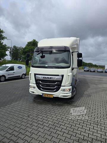 Transporter mit Koffer DAF LF 230