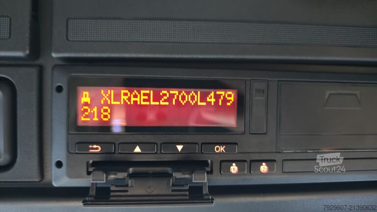 Transporter mit Koffer DAF LF 230