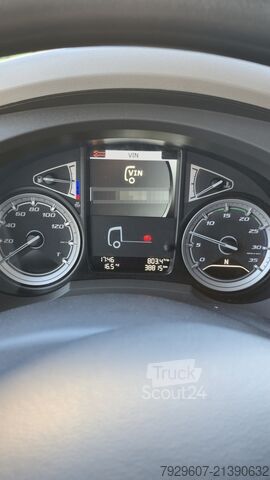 Transporter mit Koffer DAF LF 230