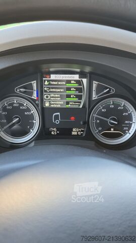 Transporter mit Koffer DAF LF 230