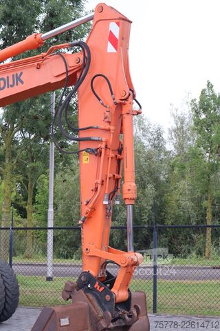Gravemaskin på hjul Hitachi ZX130 | QUICK COUPLER | BUCKET | DOZERBLADE