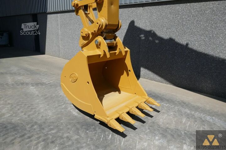 Paletli ekskavatör Caterpillar 320FL